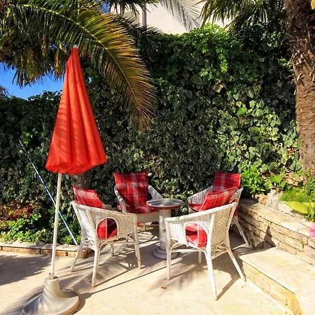 Semesterbostad Seaside House With A Swimming Pool Seget Vranjica - - 4329