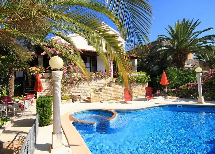 度假居 Seaside House With A Swimming Pool Seget Vranjica - - 4329 *