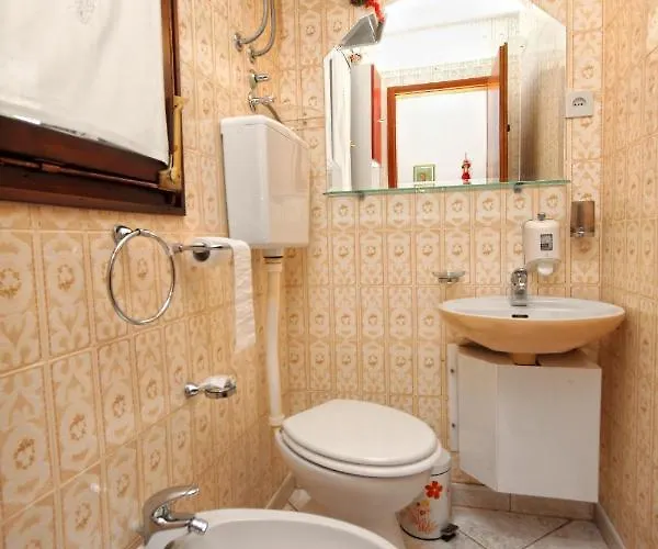 度假居 Seaside House With A Swimming Pool Seget Vranjica - - 4329