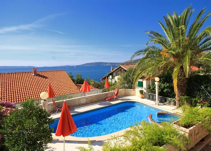 Seaside House With A Swimming Pool Seget Vranjica - - 4329 度假居 特罗吉尔